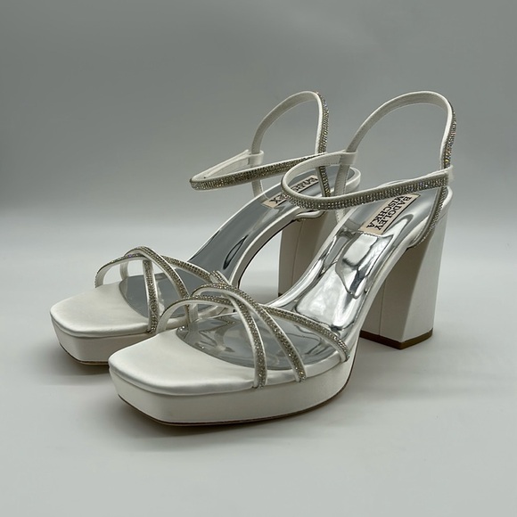 2152- Badgley Mischka Frida White Satin Rhinestone Platform Sandals Size 8.5 NWT - Picture 3 of 12